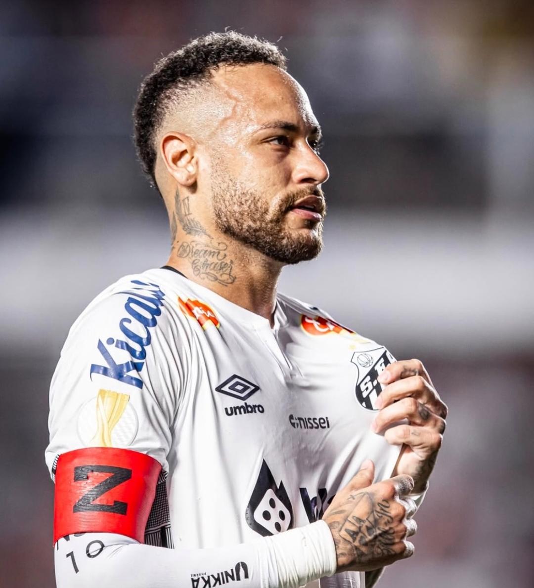 关于内马尔在拜仁比赛中战术调整，回归赛场引发热议！的信息